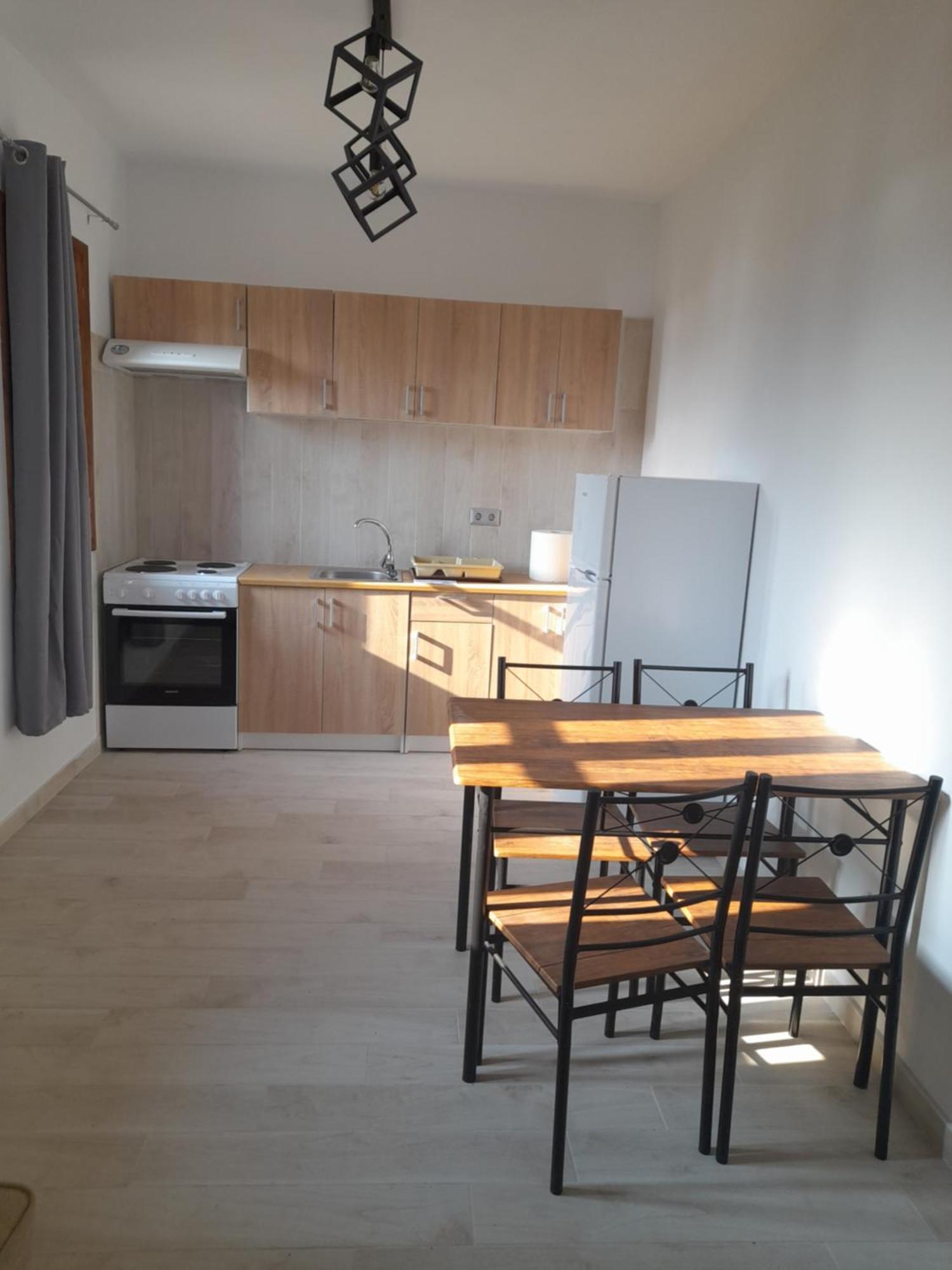 Oasis 1 Apartment Meyísti Екстериор снимка
